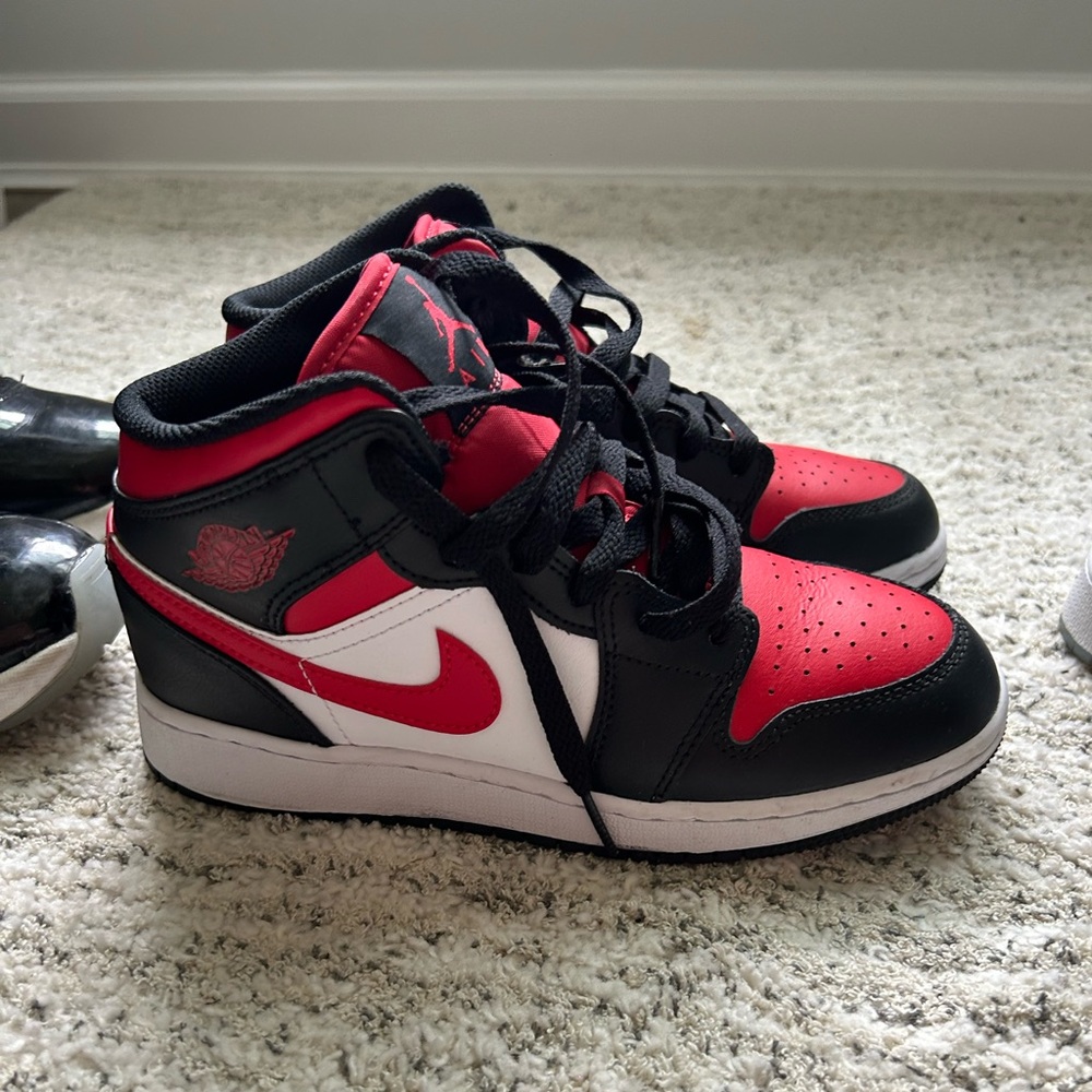 Like new, my son only wore them one time so they’re look